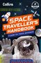 „Space Traveller’s Handbook“ in orange. Illustration mit Astronaut, Rakete, Satellit und Mond vor Sternenhimmel.