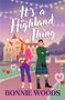 Text: "It's a Highland Thing", "Bonnie Woods". Illustration von einem Paar vor einem Schloss, umgeben von Lichtern und Herzen., Buch