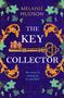 "Melanie Hudson: The Key Collector. Her story is waiting to be unlocked." 
Goldener Schlüssel mit Büchern auf violettem Hintergrund., Buch