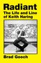 "Radiant: The Life and Line of Keith Haring" von Brad Gooch. Ein Mann sitzt vor einer Wand mit abstrakten Zeichnungen.