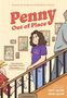 "Penny Out of Place" in großen Buchstaben, begleitet von Illustrationen von Menschen auf einer Treppe mit gerahmten Fotos., Buch