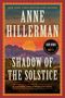 Text: New York Times Bestselling Author Anne Hillerman, Shadow of the Solstice. Landschaft mit Bergen und Kakteen.