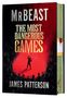„MRBEAST THE MOST DANGEROUS GAMES JAMES PATTERSON“ zeigt eine Person im roten Scheinwerferlicht, umgeben von Zuschauern., Buch