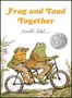 "Frog and Toad Together" und "Arnold Lobel". Zwei Frösche in Kleidung fahren ein Tandem-Fahrrad, umgeben von Blumen.