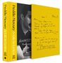 "Freddie Mercury A Life in Lyrics", mit Mary Austin. Gelbes Buchcover, Schwarz-Weiß-Porträt und handgeschriebene Notizen., Buch