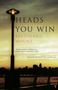 "Heads You Win" von Ferdinand Mount, Zitate von Sunday Times und Independent on Sunday. Oben Straßenlaterne, Skyline.