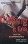 „Cutting it fine: Inside the Restaurant Business“ von Andrew Parkinson. Eine Hand hält ein Messer und schneidet Gemüse.