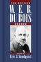 "The Oxford W. E. B. Du Bois Reader. Edited by Eric J. Sundquist." Bild von einem Mann in einem Anzug.