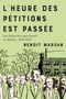 L'HEURE DES PÉTITIONS EST PASSÉE. Illustration von Menschen vor einem Gebäude mit kahlen Bäumen im Hintergrund., Buch