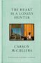„The Heart is a Lonely Hunter“ von Carson McCullers. Unten: „Twentieth-Century Classics“. Foto: Mann vor gelbem Wagen., Buch