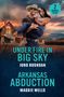 Text: "Under Fire in Big Sky" von Juno Rushdan und "Arkansas Abduction" von Maggie Wells. Ein Cowboy trägt eine Frau.
