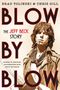 "Blow by Blow: The Jeff Beck Story". Sepia-Ton, Musiker raucht, trägt Lederjacke, Gitarre im Vordergrund., Buch