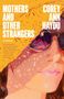 Große, weiße Schrift: "MOTHERS AND OTHER STRANGERS" und "COREY ANN HAYDU". Illustration: Gesicht mit Sonnenhut und Brille.
