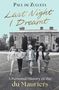 „Paul de Zulueta, Last Night I Dreamt, A Personal History of the Du Mauriers.“ Fünf Personen vor einem großen, alten Haus.