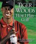"Tiger Woods How I Play Golf" in weißer Schrift. Ein lächelnder Mann in rotem Hemd und schwarzer Mütze hält einen Golfschläger.
