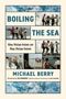 „BOILING THE SEA“ von Michael Berry, Hou Hsiao-hsien; Bilder von Menschen am Meer in verschiedenen Szenen.