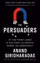 "NEW YORK TIMES BESTSELLER; 'A handbook for defending democracy.' —CNN; THE PERSUADERS; Anand Giridharadas"   
Ein Hufeisen-Magnet mit Sternen.