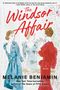 "The Windsor Affair" in roter Schrift. Damen in eleganter Kleidung, eine in Blau, eine in Rot, bei einem Spiegel., Buch