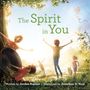 "The Spirit in You." Fröhliche Kinder spielen im Freien; eines schaukelt an einem Reifen, ein anderes hält einen Drachen., Buch