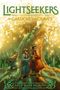 „LIGHTSEEKERS BOOK 2: OF GARDENS AND GRAVES“. Illustration von drei Jugendlichen vor einem zauberhaften Baum mit Schmetterlingen., Buch