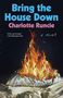 Text: "Bring the House Down", "Charlotte Runcie", "A Novel". Darunter ein brennendes Feuer auf einem Haufen Decken., Buch