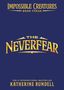 "Impossible Creatures Book Three" und "The Neverfear" in goldener Schrift auf dunkelblauem Hintergrund. Autor: Katherine Rundell.