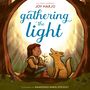 Text: "Gathering the Light" von Joy Harjo. Illustration zeigt ein Kind, das mit einem Hund in einem Wald sitzt, mit Pflanzen.