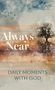 "Always Near" und "Daily Moments With God". Aquarell mit Baum und Vögeln vor einem Himmel in Blau- und Brauntönen., Buch