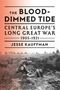 "The Blood-Dimmed Tide: Central Europe's Long Great War 1905-1921. Jesse Kauffman." Zwei Soldaten auf einem Feld., Buch