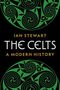 "Ian Stewart, The Celts, A Modern History." Grünes, spiralförmiges keltisches Design auf schwarzem Hintergrund.