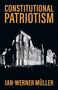 CONSTITUTIONAL PATRIOTISM, JAN-WERNER MÜLLER. Ein in Tuch gehülltes Gebäude vor schwarzem Hintergrund., Buch