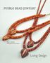 Text: "Pueblo Bead Jewelry" und "Living Design". Mehrere Halsketten aus orangefarbenen Perlen mit muschelförmigen Anhängern.