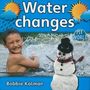 Text: "Water changes. Bobbie Kalman. MY WORLD." Ein Kind spritzt im Wasser, daneben ein Schneemann mit Hut und Schal.