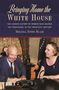 "Bringing Home the White House" von Melissa Estes Blair. Zwei lachende Menschen an einem Tisch, einer in Anzug, die andere in Kleid., Buch