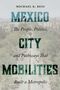 „MEXICO CITY MOBILITIES“, darunter „The People, Politics, and Pathways That Built a Metropolis“. Hintergrund unscharf.