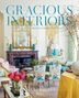 "GRACIOUS INTERIORS: Thoughtful Decorating for Beautiful Living" - Eleganter Raum mit Blumenmustern und klassischem Dekor., Buch