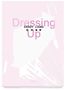 "Dressing Up SANDY LIANG" in großen, rosa und schwarzen Buchstaben. Weiße und rosa geometrische Muster im Hintergrund.