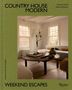 "COUNTRY HOUSE MODERN", "WEEKEND ESCAPES". Helles Wohnzimmer mit Sofa, rundem Holztisch und Keramikvasen., Buch