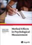 „Method Effects in Psychological Measurement“ von Stefan Troche, Samuel Greiff, Karl Schweizer. Foto einer Hand beim Schreiben., Buch