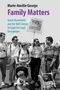 „Family Matters: Queer Households and the Half-Century Struggle for Legal Recognition“ von Marie-Amélie George. Menschen in einer Demonstration., Buch