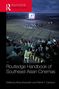 "Routledge Handbook of Southeast Asian Cinemas" zeigt Menschen, die am Strand einen Film im Freien ansehen., Buch
