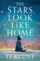 "The Stars Look Like Home" oben, "A good boy in search of a great life" links, TJ Klune unten. Hund schaut auf hängende Sterne.