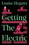 Text: "Louise Hegarty Getting The Electric." Illustration im Retro-Videospielstil mit Leitern, Charakteren und Plattformen., Buch