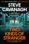 Text: "THE MILLION COPY BESTSELLER", "STEVE CAVANAGH", "SHE HELPED A PERFECT STRANGER", "SHE DIDN'T KNOW HE WAS THE PERFECT KILLER", "TWO KINDS OF STRANGER," "LEE CHILD". Eine Frau in rotem Mantel in einer leeren U-Bahn-Station., Buch