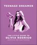 Text: "TEENAGE DREAMER. THE LITTLE GUIDE TO OLIVIA RODRIGO. UNOFFICIAL AND UNAUTHORIZED." Illustration: Frau mit Megafon.