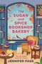 Text: „The Sugar and Spice Bookshop Bakery. The next chapter tastes even sweeter. Jennifer Page.“

Gemälde: Eine gemütliche Buchhandlung mit Sessel, Büchern, Tee und Gebäck., Buch