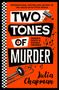 "Two Tones of Murder" von Julia Chapman, schwarz-weißes Schachmuster, Noten, Bus und Posaune auf orangem Hintergrund., Buch