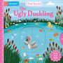 "First Stories: The Ugly Duckling". Auf einem Teich schwimmt ein graues Entlein, umgeben von bunten Blumen und Schmetterlingen.