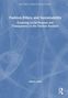 "Fashion Ethics and Sustainability" mit Untertitel über soziale Zwecke und Transparenz, Autor Alison Lowe. Abstrakte blaue Muster.