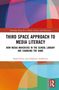 "Third Space Approach to Media Literacy" steht in schwarzem Text auf weißem Hintergrund. Farbige geometrische Formen., Buch